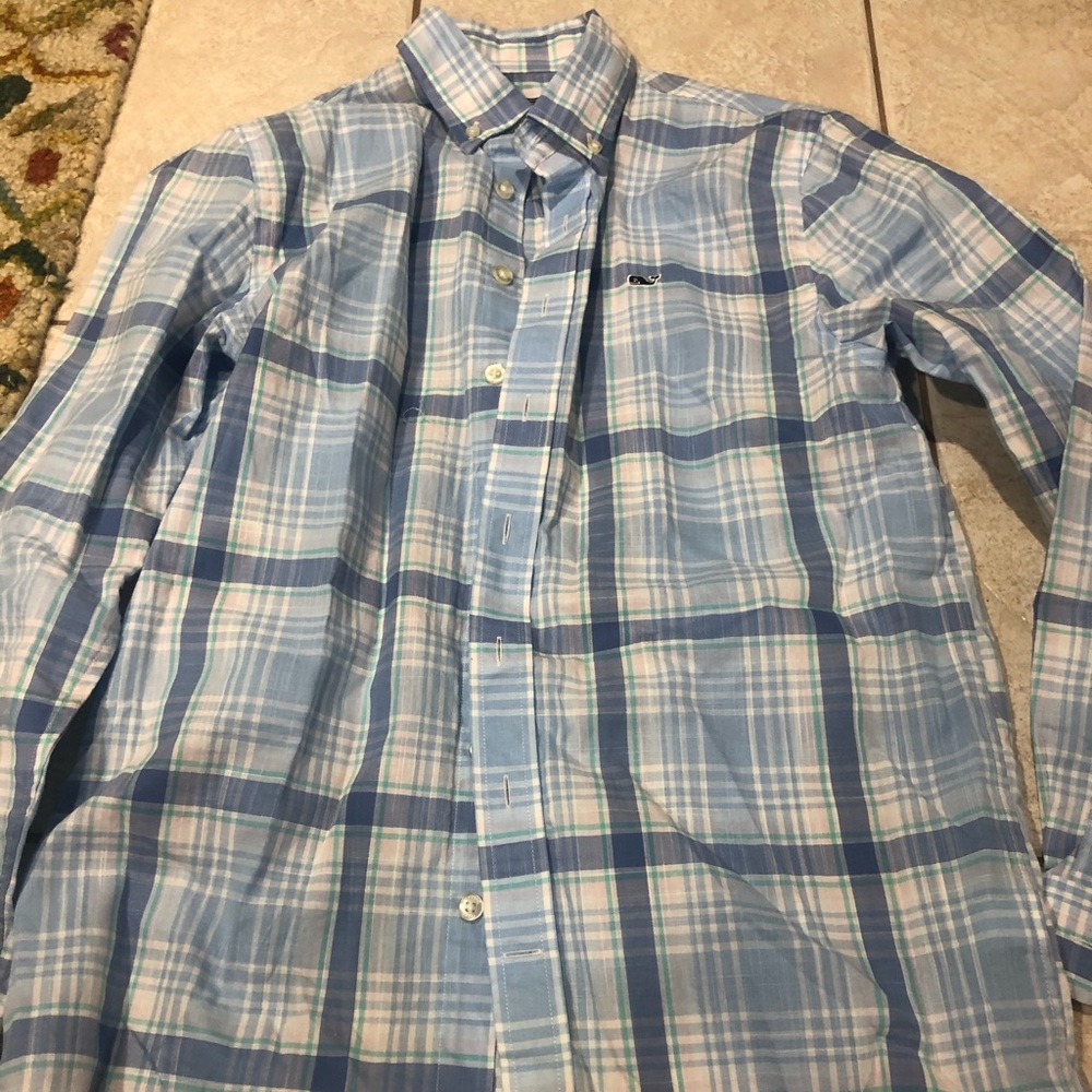 Boys Large Vineyard Vines button down. Like new!